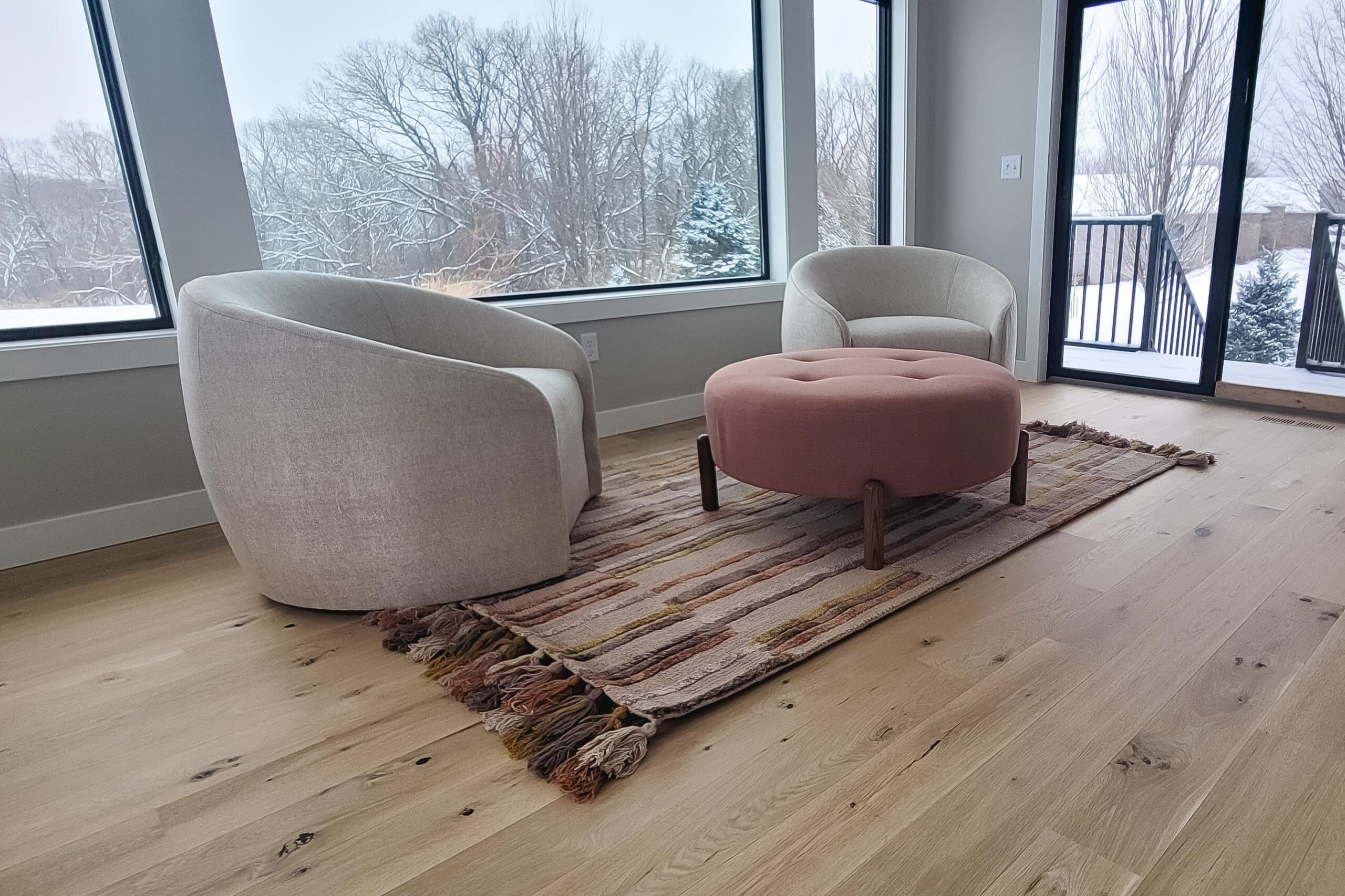 Minimal Mid-Century Small Seating Area