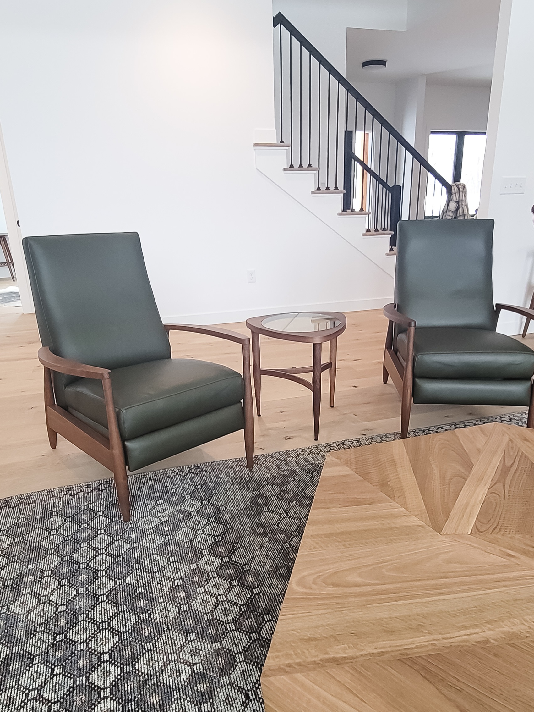 Minimal Mid-Century Living Room Arm Chairs