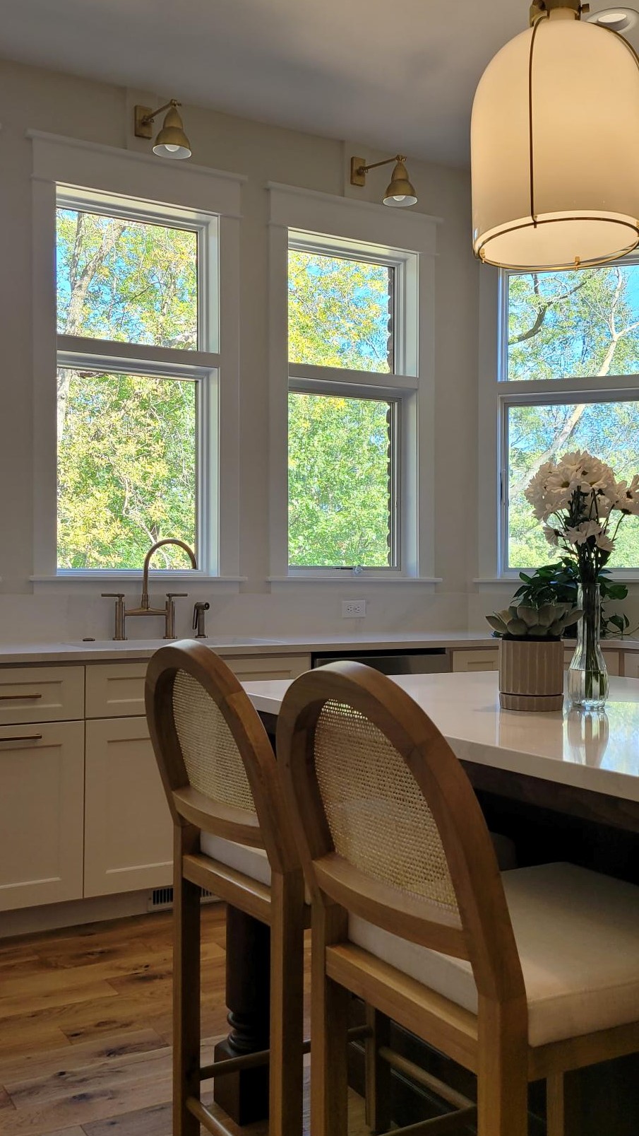 Charming Transitional Island Kitchen