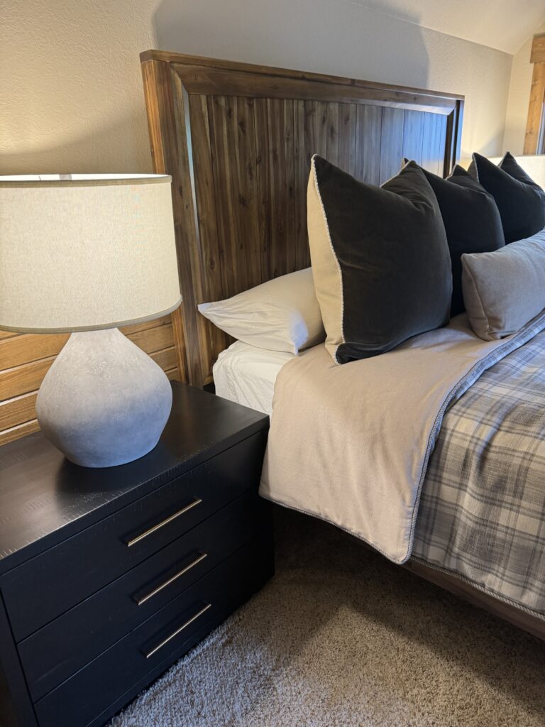 lake geneva cabin bedside table lamp