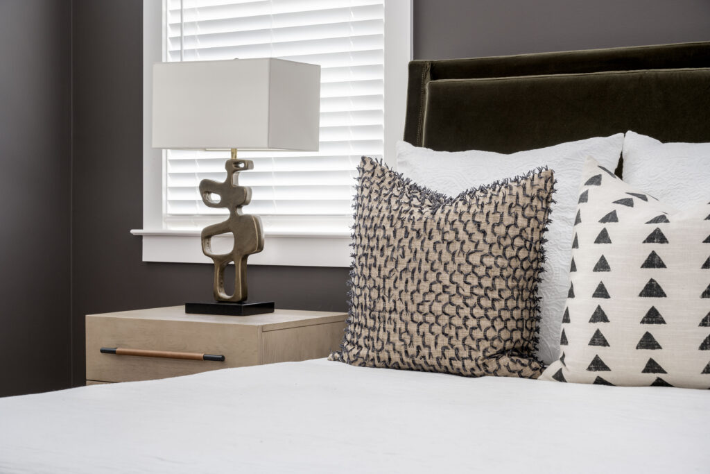 georgia interior design bedroom pillows